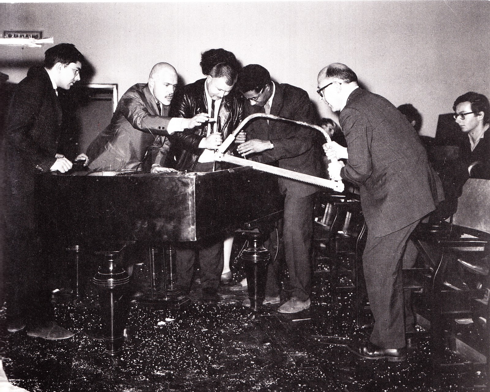 규범을 비웃는 아방가르드, 플럭서스(Fluxus)